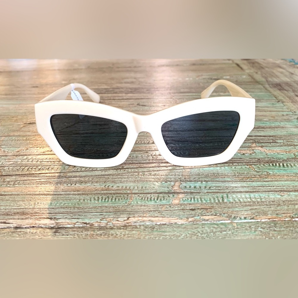 Anthropologie Chic Cream Colored Blocked Cat-eye Sunglasses - Picture 2 of 7